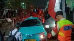 Diduga Dipicu Mobil Mogok, Kecelakaan Kereta Hebat Guncang Stasiun Bekasi Timur