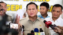 Momen Haru Presiden Prabowo dan Siswa SMAN 1 Cilacap Nyanyikan Lagu-Lagu Nasional