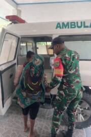 Koramil 1714-01/Mulia Menjadi Pelindung Rakyat Dampingi Evakuasi Korban Menuju RSUD Nabire