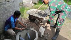Babinsa Sumberboto Bantu Warga Bangun MCK, Wujud Kepedulian Dan Kebersamaan