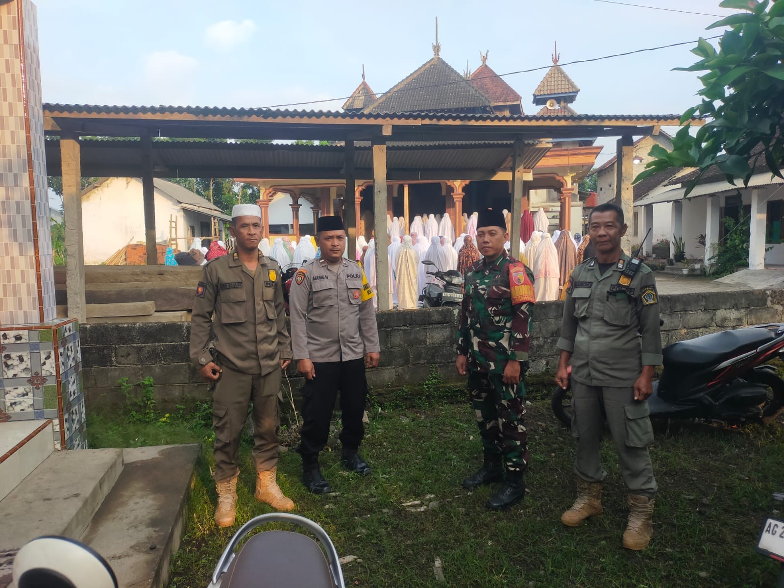 Dandim 0808/Blitar Laksanakan Sholat Idul Adha di Masjid Agung Kota Blitar, Tekankan Pengamanan Jamaah Dandim 0808/Blitar Laksanakan Sholat Idul Adha di Masjid Agung Kota Blitar, Tekankan Pengamanan Jamaah