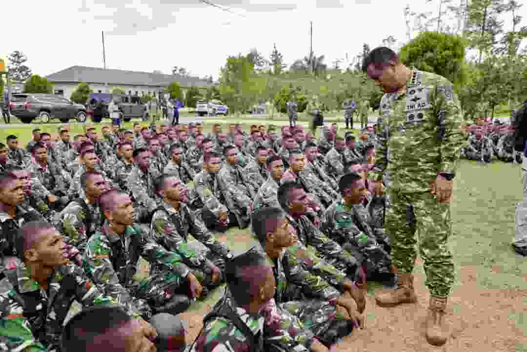 Wapang TNI Dampingi Menhan RI Tinjau Kesiapan Yonif TP 805/KSW di Papua Barat