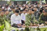 Wapang TNI Dampingi Menhan RI Shalat Idul Adha Bersama Prajurit dan Masyarakat di Papua Barat