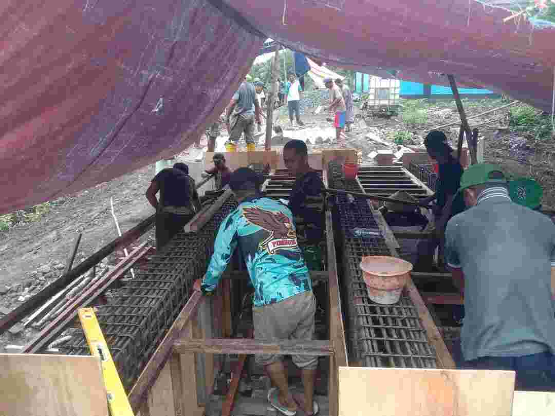 Tahap Demi Tahap, Pembangunan Jembatan Garuda Terus Dikebut Oleh Personil Kodim 1505/Tidore