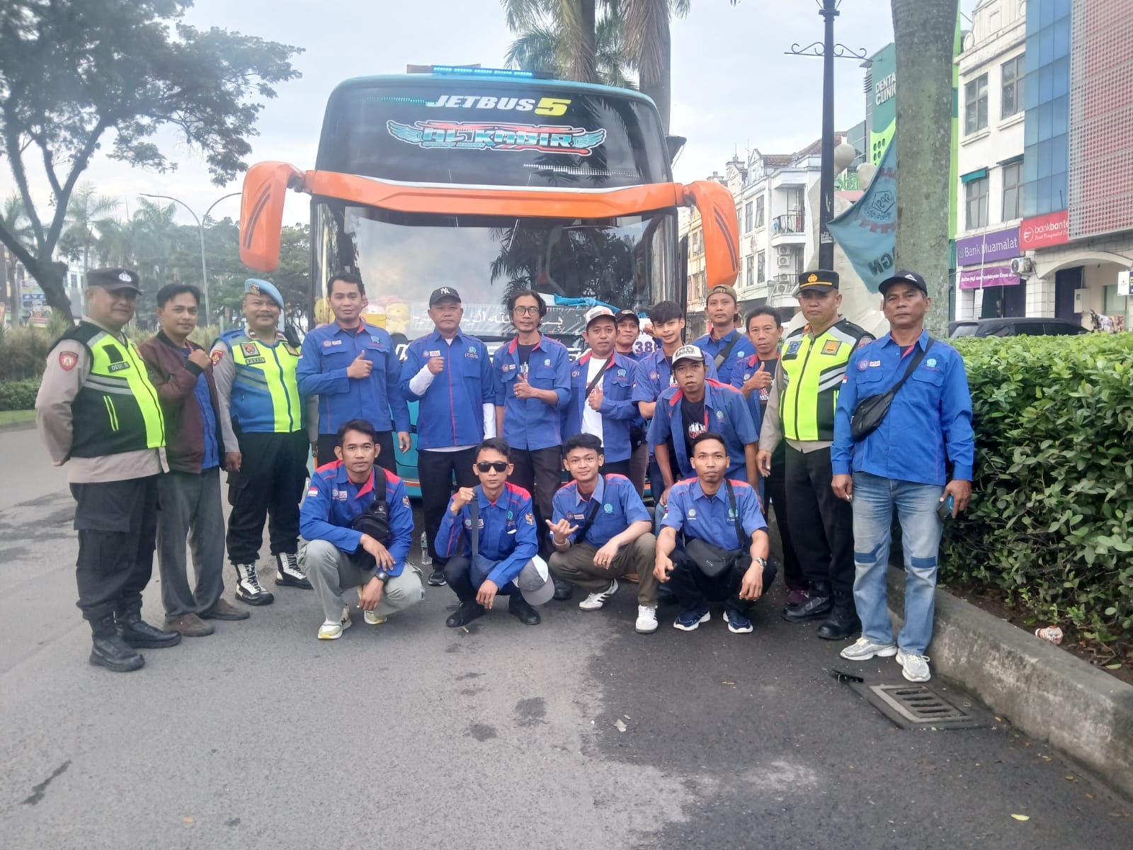 Personel Polsek Cikupa Laksanakan Pengamanan Keberangkatan Buruh KSPSI AGN Citra Raya Menuju Monas dalam Rangka May Day 2026