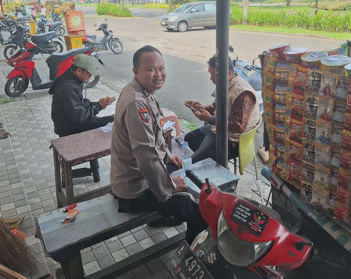 Program Warbin, Bhabinkamtibmas Polsek Cikupa Sambangi Warga di Ruko Citra Raya