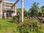 Koramil 1505-03/Maba Bersama Warga Laksanakan Karya Bakti Bersihkan Lingkungan Desa