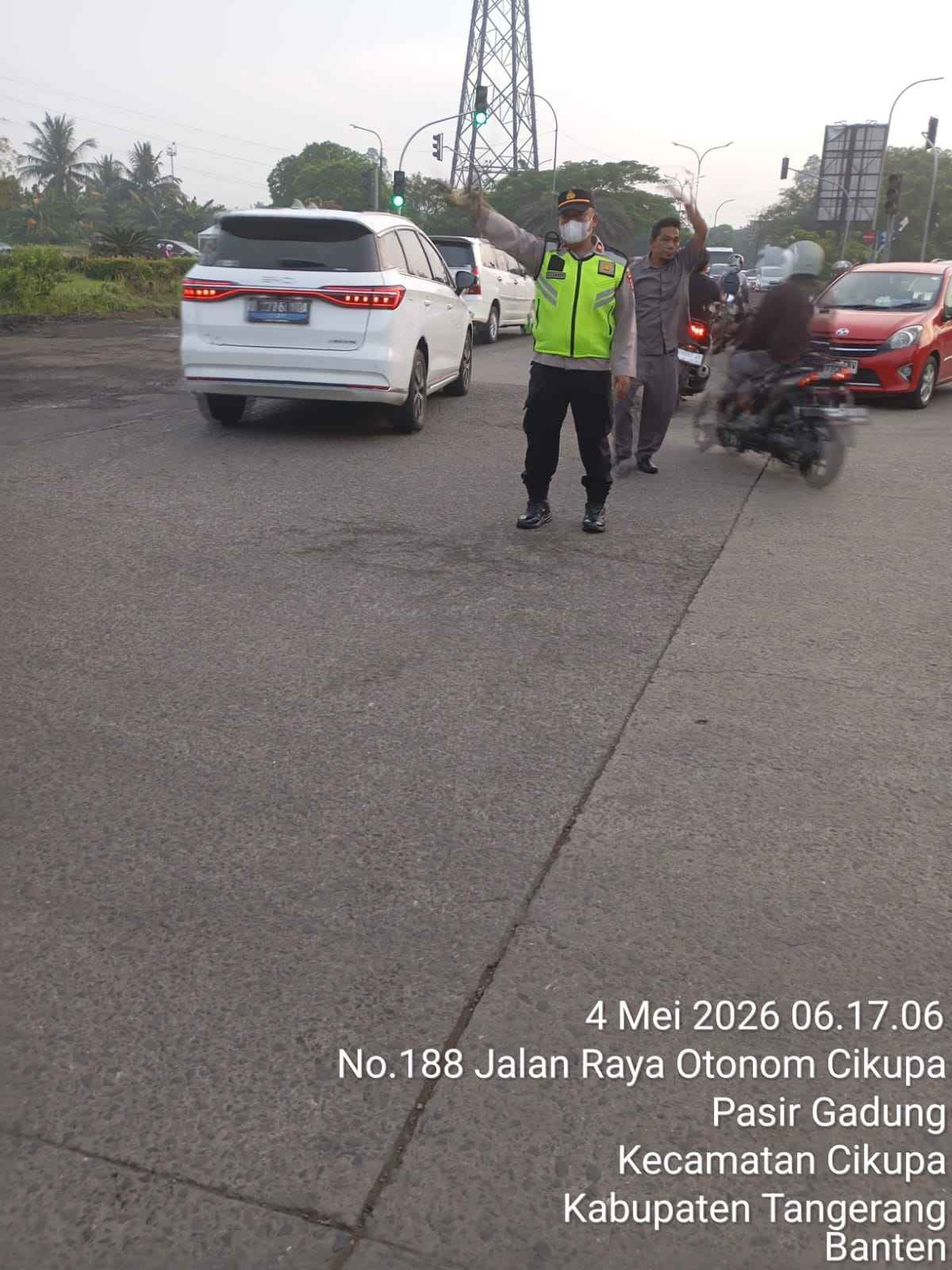 Gelar PECAK Pagi, Polsek Cikupa Atur Arus Lalu Lintas di Simpang Cikupa Mas