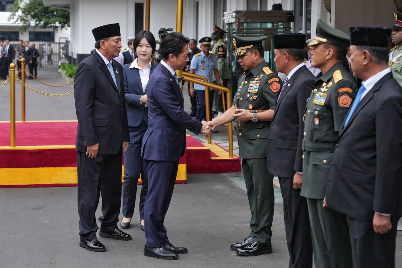 Perkuat Kemitraan Strategis Melalui Pertemuan Bilateral, Panglima TNI Dampingi Menhan RI Terima Kunjungan Menhan Jepang