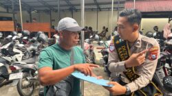 Di Pasar hingga Permukiman, Polantas Tuban Menyapa Bantu Warga Urus SIM STNK BPKB