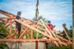 Satgas TMMD Ke-128 Kodim 1801/Manokwari Pasang Rangka Atap Rumah Warga di Kampung Tanah Rubuh