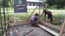 Bangun Bak Penampungan Air Bersih TMMD Ke-128 Kodim 1801/Manokwari Capai Tahap Pemasangan Rangka Besi