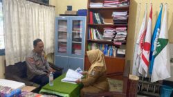 Bhabinkamtibmas Polsek Cikupa Sambangi Kepala Sekolah SDN 4 Bunder, Perkuat Edukasi Kamtibmas