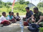 TNI Pererat Kemanunggalan Bersama Rakyat, Bangun Kedekatan dengan Anak-Anak melalui TMMD Ke-128 Kodim 1801/Manokwari