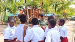 Senyum Hangat Anak-Anak Warnai Kebersamaan dengan Satgas TMMD ke-128 Kodim 1710/Mimika