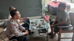 Aipda Dieko A Bersama Ketua RT Sambangi Warga Pasir Gadung, Sampaikan Imbauan Kamtibmas