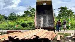 Pengedropan Material Lokal Dipercepat, Satgas TMMD Ke-128 Kodim 1801/Manokwari Kejar Target Pembangunan