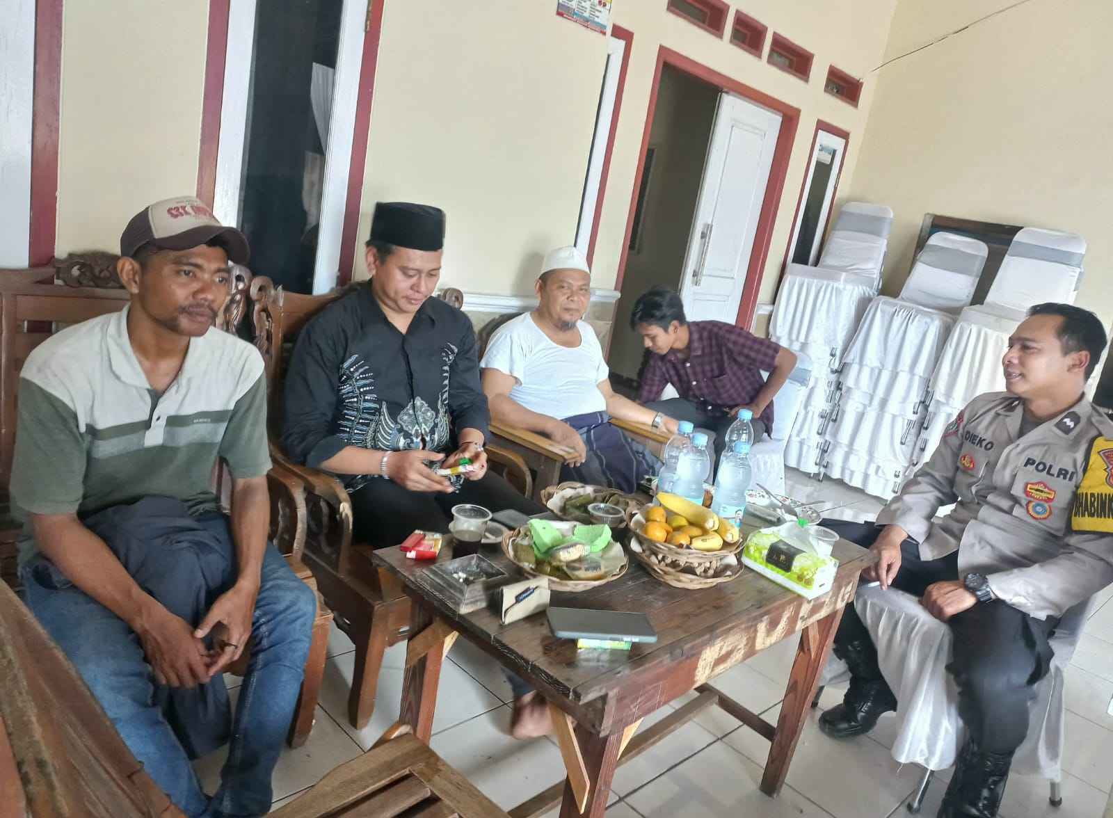 Bhabinkamtibmas Desa Pasir Gadung Jalankan Program Poliran, Dorong Warga Tetap Produktif Bhabinkamtibmas Desa Pasir Gadung Jalankan Program Poliran, Dorong Warga Tetap Produktif
