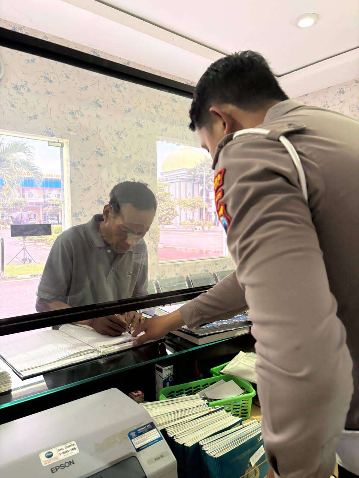 Dari Pasar ke Pinggir Jalan, Polantas Tuban Ramai Ditanya Soal BPKB