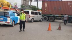 IPTU Rusandi Laksanakan Pengaturan Lalu Lintas Sore di Perempatan Cikupa Mas