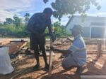Pembuatan Rangka Pintu dan Jendela SD Inpres 62 Asai Dikerjakan Khusus oleh Satgas TMMD Ke-128