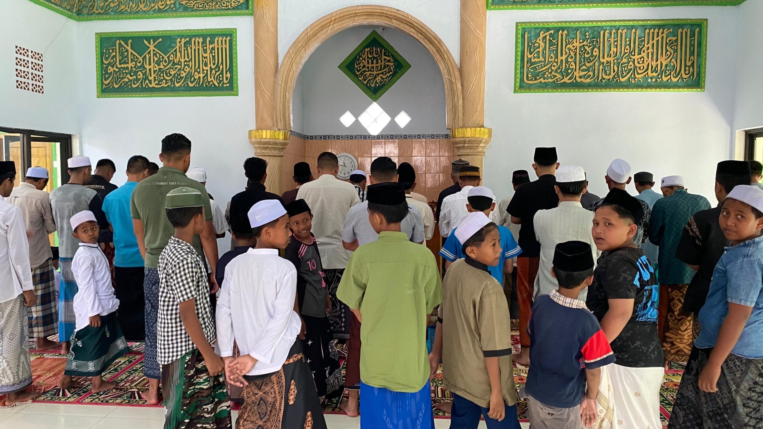 Tingkatkan Imam Dan Takwa, Satgas Sholat Jumat Berjamaah Bersama Warga