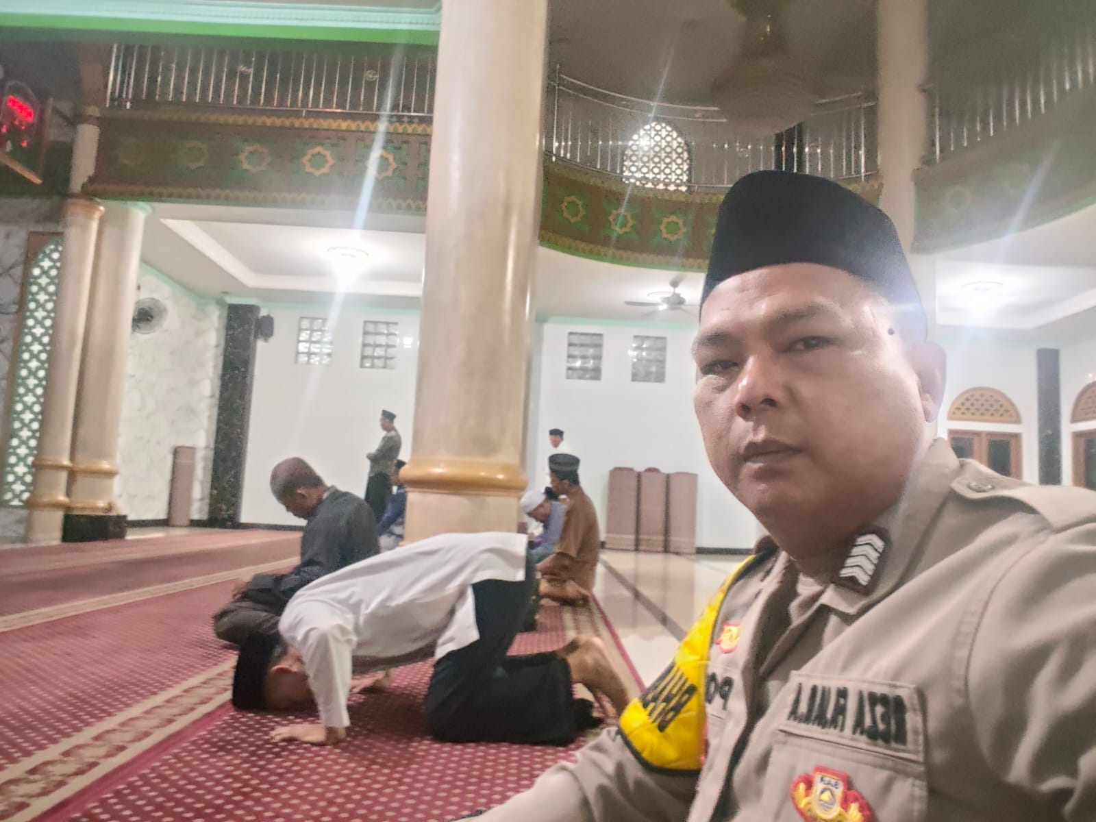 Bhabinkamtibmas Polsek Cikupa Laksanakan Subuh Keliling Bersama Warga Desa Bojong Bhabinkamtibmas Polsek Cikupa Laksanakan Subuh Keliling Bersama Warga Desa Bojong