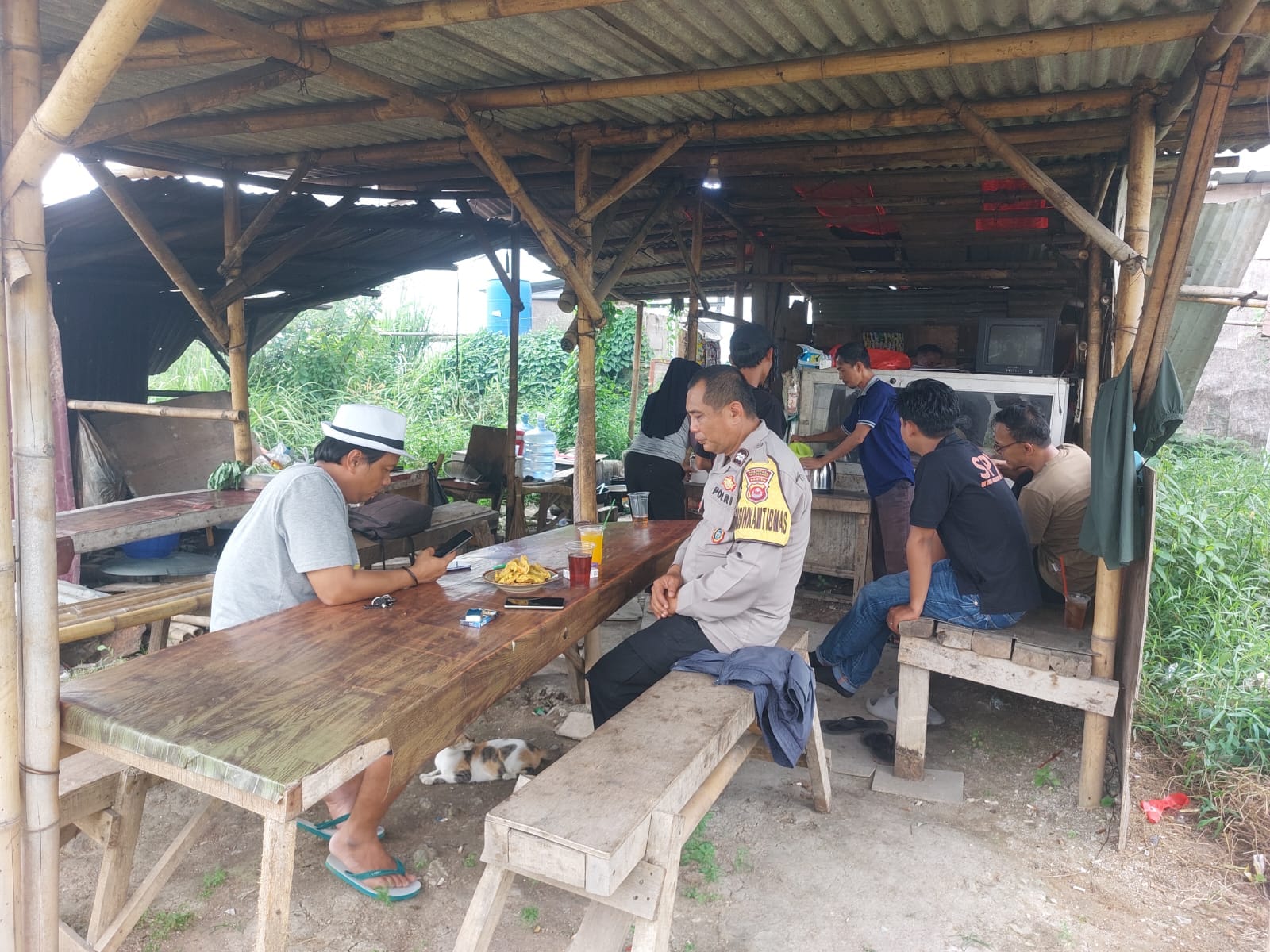 Warung Bhabinkamtibmas Polsek Cikupa Jadi Sarana Serap Aspirasi Warga Sukadamai