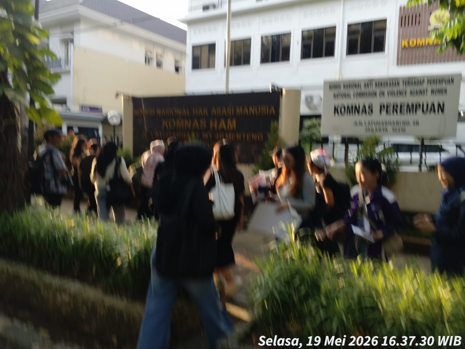 Aksi Refleksi 28 Tahun Reformasi, Massa Perempuan Suarakan Isu HAM dan Kekerasan Negara di Jakarta Aksi Refleksi 28 Tahun Reformasi, Massa Perempuan Suarakan Isu HAM dan Kekerasan Negara di Jakarta