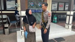 Breaking News: Polantas Tuban Beri Tips Perpanjangan SIM dan STNK di Pinggir Jalan
