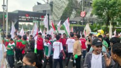 Geruduk Kantor TVRI, Mahasiswa dan Petani Serukan Swasembada Pangan hingga Lawan Kartel