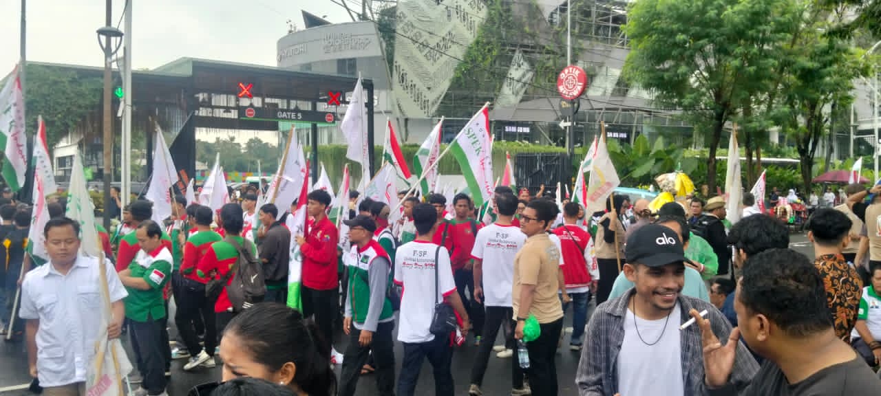 Geruduk Kantor TVRI, Mahasiswa dan Petani Serukan Swasembada Pangan hingga Lawan Kartel