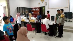 Bhabinkamtibmas Polsek Cikupa Amankan Penyaluran Bantuan Sosial di Desa Talaga