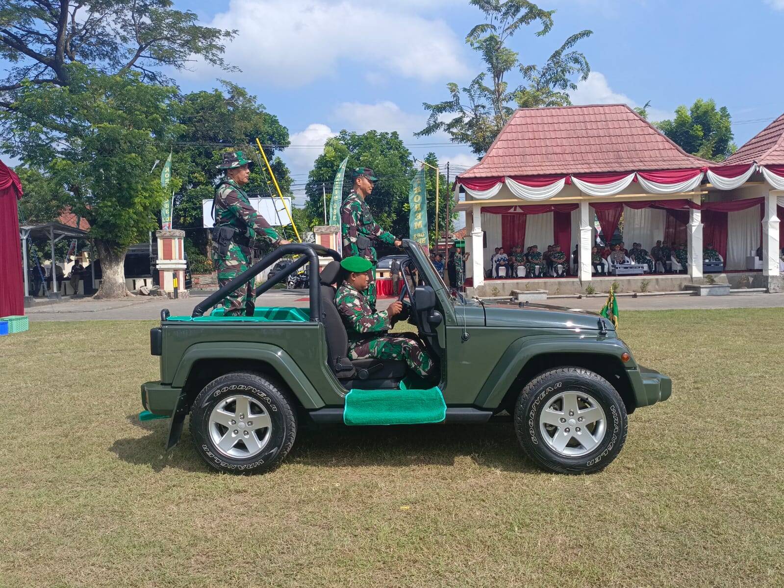 Kasdam V / Brawijaya Brigjen TNI Zainul Bahar Pimpin Upacara Penutupan TMMD Ke-128 Kodim 0820/Probolinggo Kasdam V / Brawijaya Brigjen TNI Zainul Bahar Pimpin Upacara Penutupan TMMD Ke-128 Kodim 0820/Probolinggo