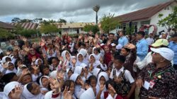 Tinjau SD Negeri dan MTS Papela, Wapres Pastikan Program Prioritas Presiden Jangkau Wilayah 3T Tinjau SD Negeri dan MTS Papela, Wapres Pastikan Program Prioritas Presiden Jangkau Wilayah 3T