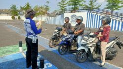Di Tengah Ramainya Tuban, Polantas Tuban Jadi Tempat Curhat Soal SIM