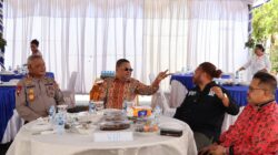 Wakapolda PBD Hadiri Aksi Makan Sumbang Bersama Jemaat dan Masyarakat di Sorong Wakapolda PBD Hadiri Aksi Makan Sumbang Bersama Jemaat dan Masyarakat di Sorong