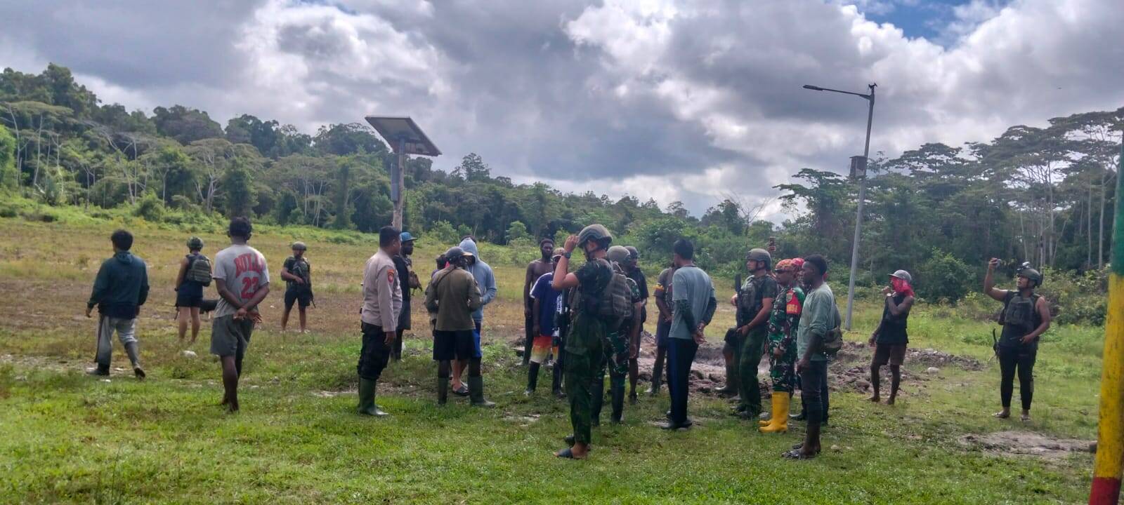 Melalui Komunikasi Sosial, Satgas Yonif 2 Marinir Hadir Menguatkan Masyarakat Kapiraya Papua