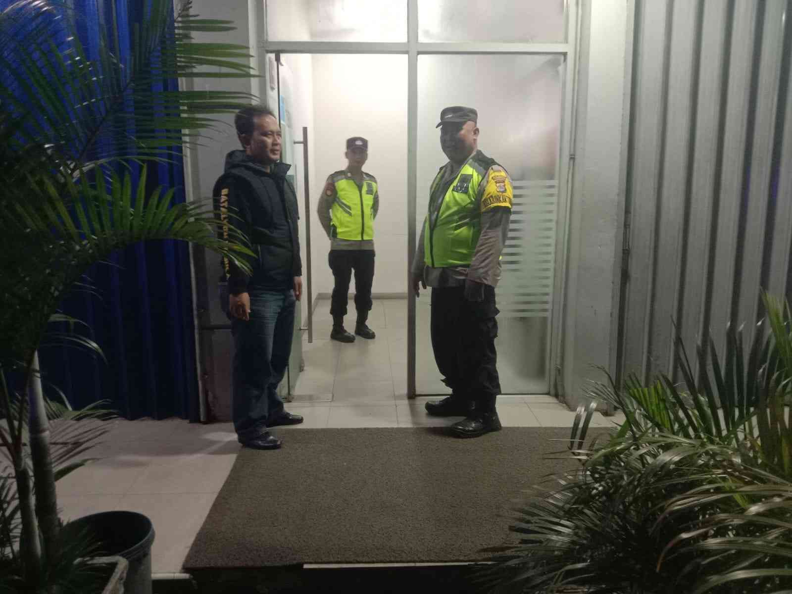 Polsek Cikupa Gelar Patroli Mobile Ops Cipkon KRYD Antisipasi Gangguan Kamtibmas Polsek Cikupa Gelar Patroli Mobile Ops Cipkon KRYD Antisipasi Gangguan Kamtibmas