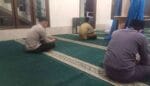 Bhabinkamtibmas Polsek Cikupa Laksanakan Subuh Keliling Bersama Jamaah Masjid Hubul Waton