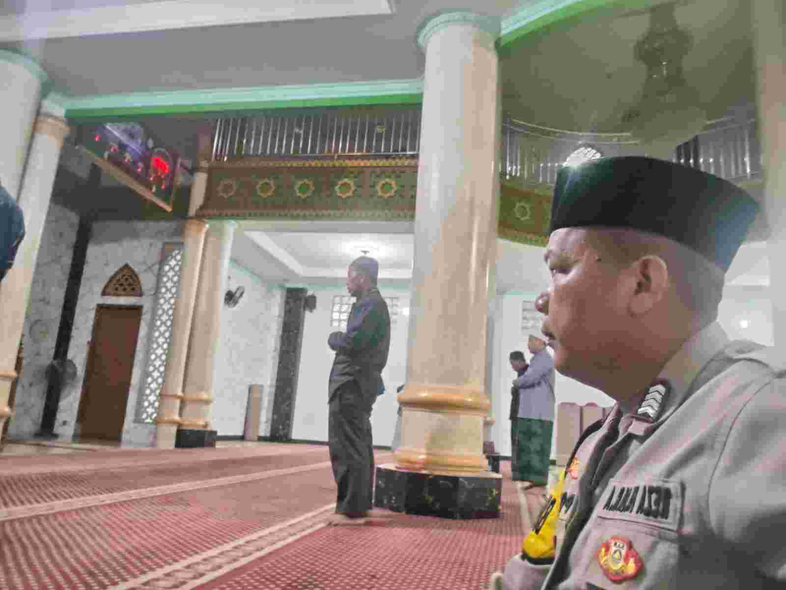 Bhabinkamtibmas Polsek Cikupa Gelar Subuh Keliling Bersama Warga Desa Bojong Bhabinkamtibmas Polsek Cikupa Gelar Subuh Keliling Bersama Warga Desa Bojong