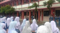 IPTU Mahdi Berikan Edukasi Kamtibmas saat Upacara Bendera di SMA-SMK Wipama