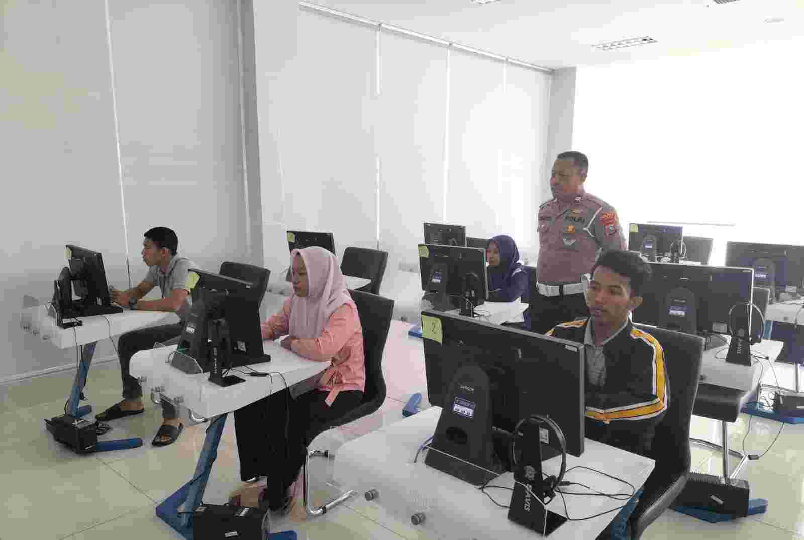 Heboh Pagi di Tuban, Banyak Warga Mendekat Saat Polantas Tuban Mulai Menyapa Heboh Pagi di Tuban, Banyak Warga Mendekat Saat Polantas Tuban Mulai Menyapa