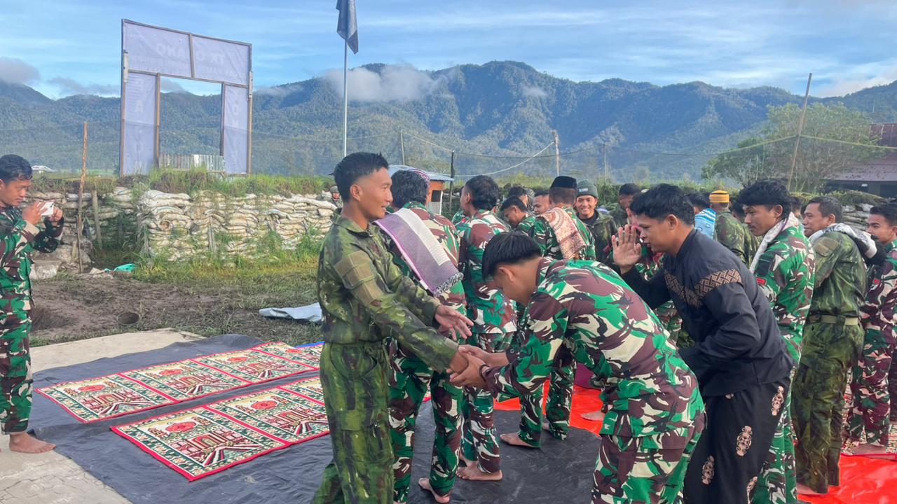 Pengabdian dan Iman Berjalan Seiring, Satgas Gobang VIII Yonif 2 Marinir Sholat Idul Adha di Medan Operasi Pengabdian dan Iman Berjalan Seiring, Satgas Gobang VIII Yonif 2 Marinir Sholat Idul Adha di Medan Operasi