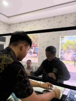 Warga Tuban Rela Menepi Demi Tanya SIM dan BPKB ke Polantas Tuban