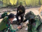 Humanis dan Responsif, Satgas Yonif 2 Marinir Obati Luka Warga di Pasir Putih Papua Tengah