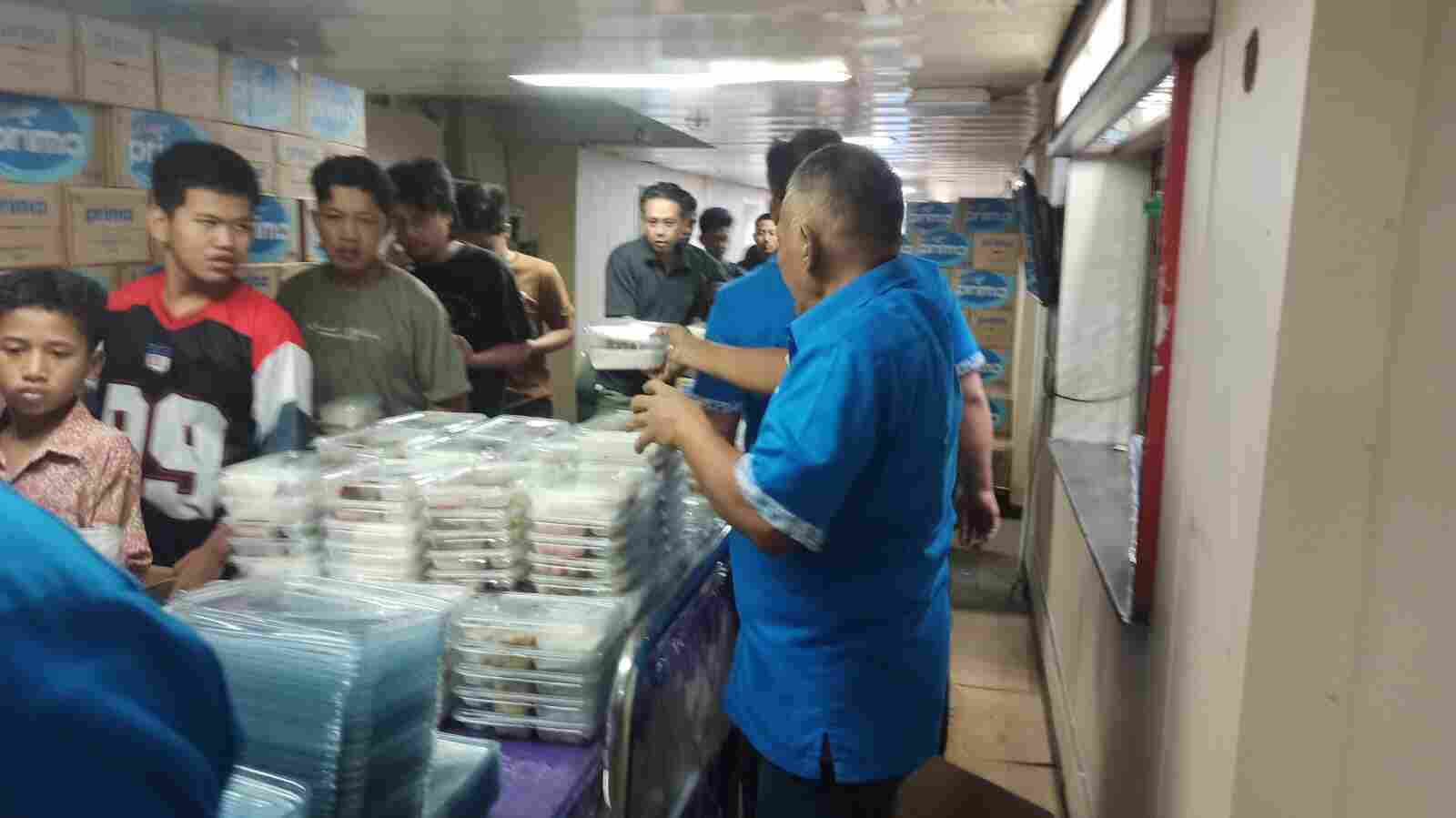 Rasa Rumah di Tengah Laut, Pelayanan Makan KM Dorolonda Jadi Andalan Penumpang Rute Surabaya–Jayapura