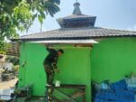Satgas TMMD Ke-128 Kodim 0908/Bontang Laksanakan Pengecatan Mushola Al Ikhlas sebagai Sasaran Tambahan