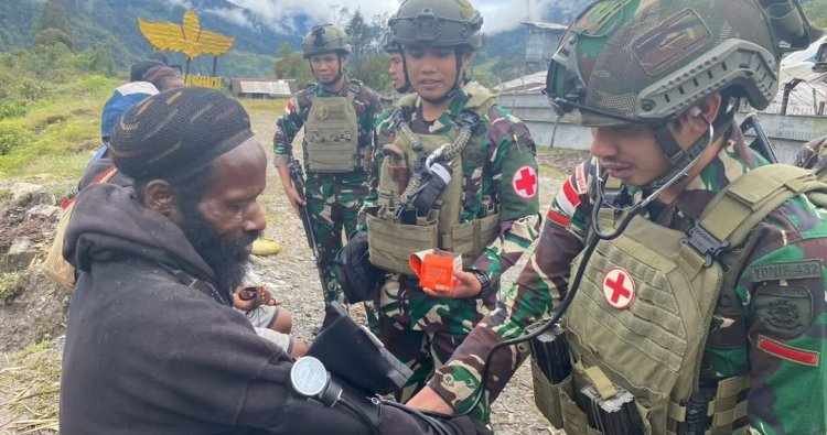 Prajurit Koops TNI Habema Serentak Berikan Pelayanan Kesehatan di Pelosok Papua