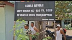 Pengecatan Bagian Dalam RTLH, Satgas TMMD Ke-128 Kodim 0908/Bontang Percepat Tahap Finishing